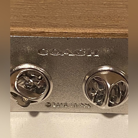 💥HP💥Coach Bazooka Pin💥HP💥 - Picture 3 of 4